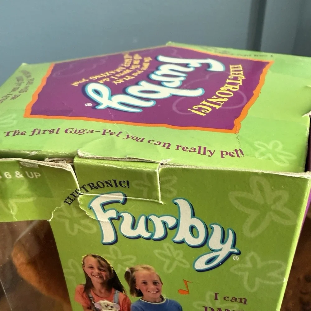 1999 Tiger Electronics Furby 70-800 Coffee Cream White Mohawk Brown Eyes Box